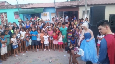 A Secretária de Assistência Social Cris Verônica Bragança e sua Equipe do CRAS comemorou no Dia 12 de Outubro de 2017 a Festa do Dia das Crianças